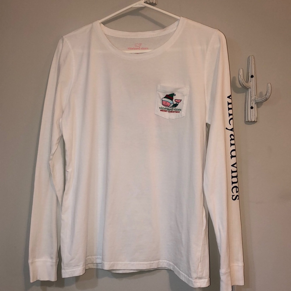 White vineyard vines long sleeve Christmas shirt